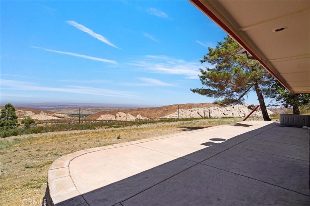 27811 Jubilee Run Road Pearblossom, CA 93553 - Photo 19 of 27 a view of an ocean and mountain