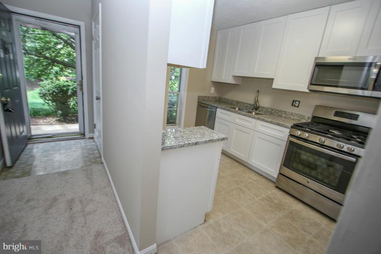 9999 Oakton Terrace Road, Unit 9999 Oakton, VA 22124 - Photo 2 of 30 Kitchen