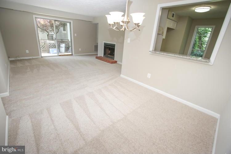 9999 Oakton Terrace Road, Unit 9999 Oakton, VA 22124 - Photo 11 of 30 Living Room
