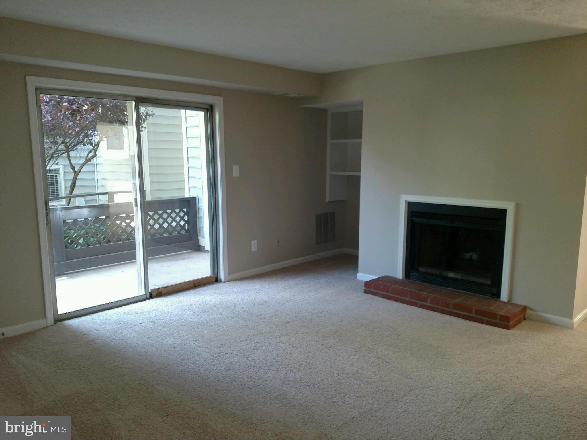 9999 Oakton Terrace Road, Unit 9999 Oakton, VA 22124 - Photo 13 of 30 Living Room
