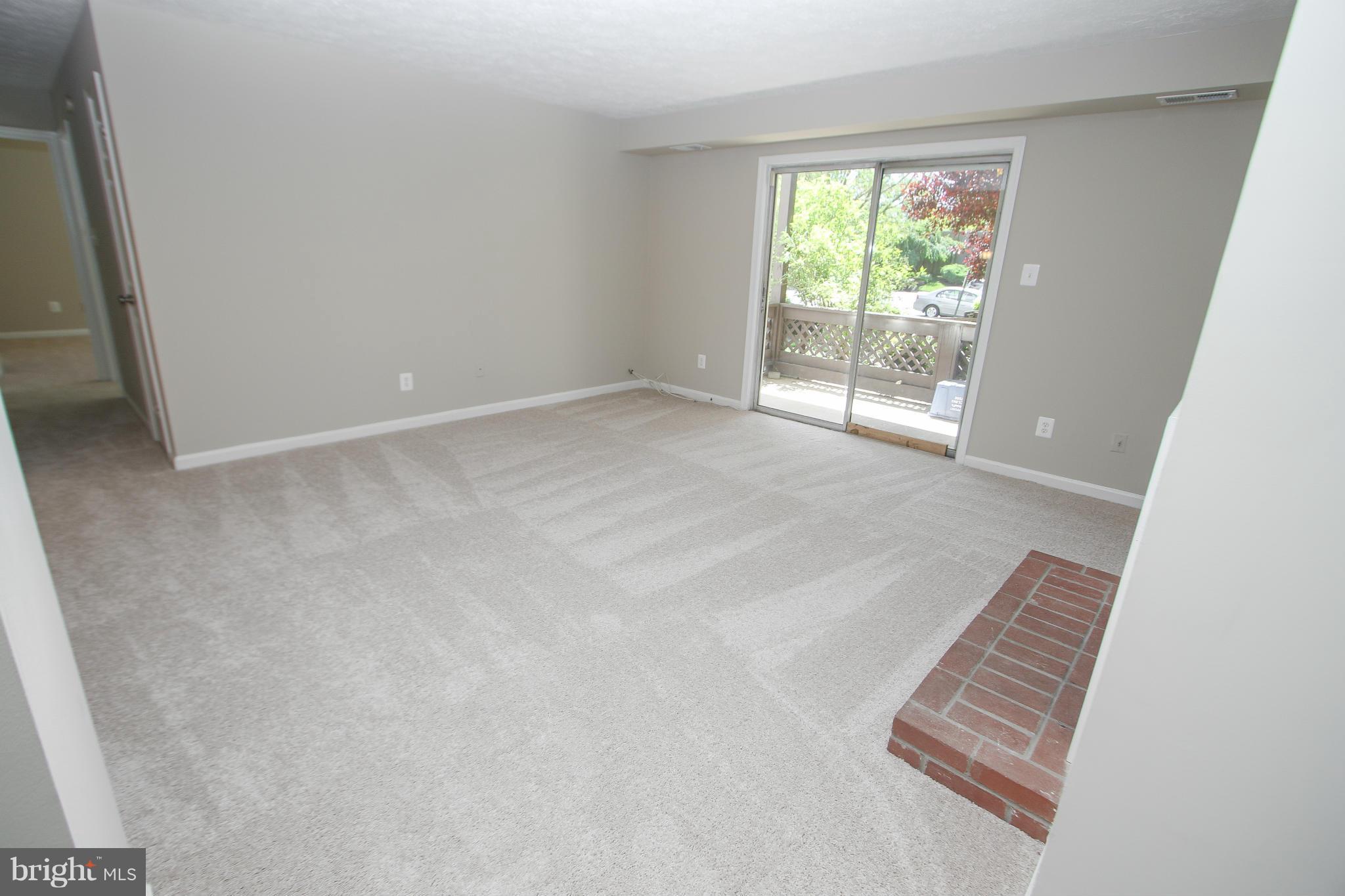 9999 Oakton Terrace Road, Unit 9999 Oakton, VA 22124 - Photo 14 of 30 Living Room