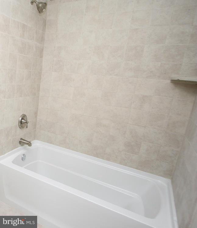 9999 Oakton Terrace Road, Unit 9999 Oakton, VA 22124 - Photo 18 of 30 Bath