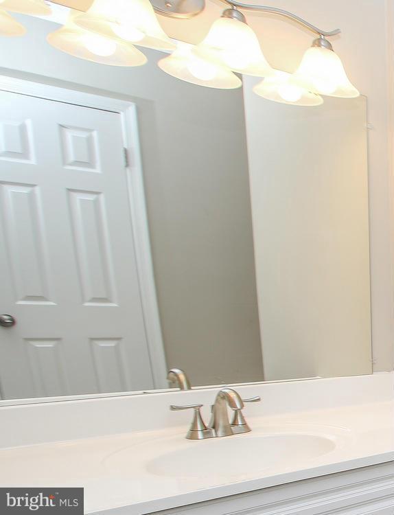 9999 Oakton Terrace Road, Unit 9999 Oakton, VA 22124 - Photo 19 of 30 Bath