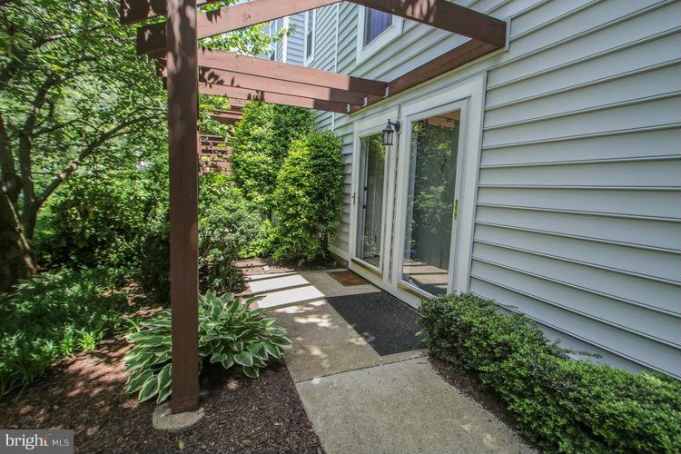 9999 Oakton Terrace Road, Unit 9999 Oakton, VA 22124 - Photo 26 of 30 Exterior (General)