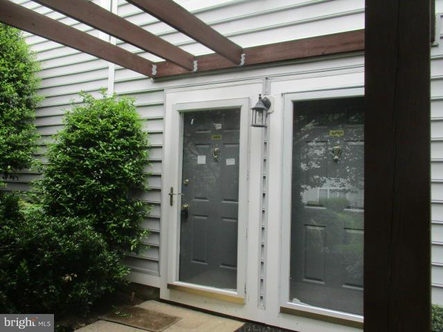 9999 Oakton Terrace Road, Unit 9999 Oakton, VA 22124 - Photo 29 of 30 Exterior (Front)