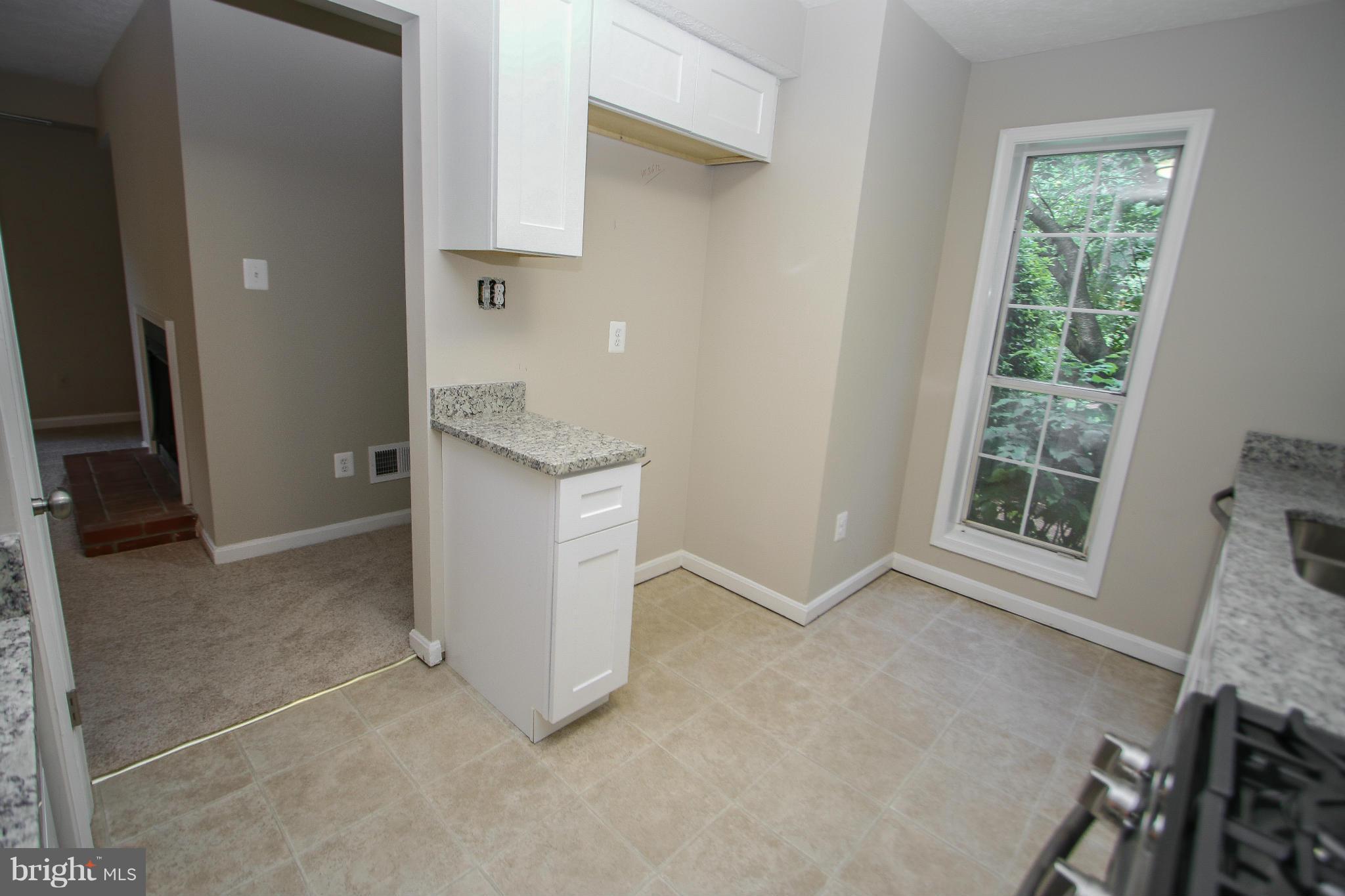 9999 Oakton Terrace Road, Unit 9999 Oakton, VA 22124 - Photo 5 of 30 Kitchen