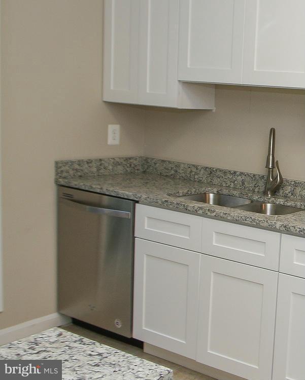 9999 Oakton Terrace Road, Unit 9999 Oakton, VA 22124 - Photo 7 of 30 Kitchen