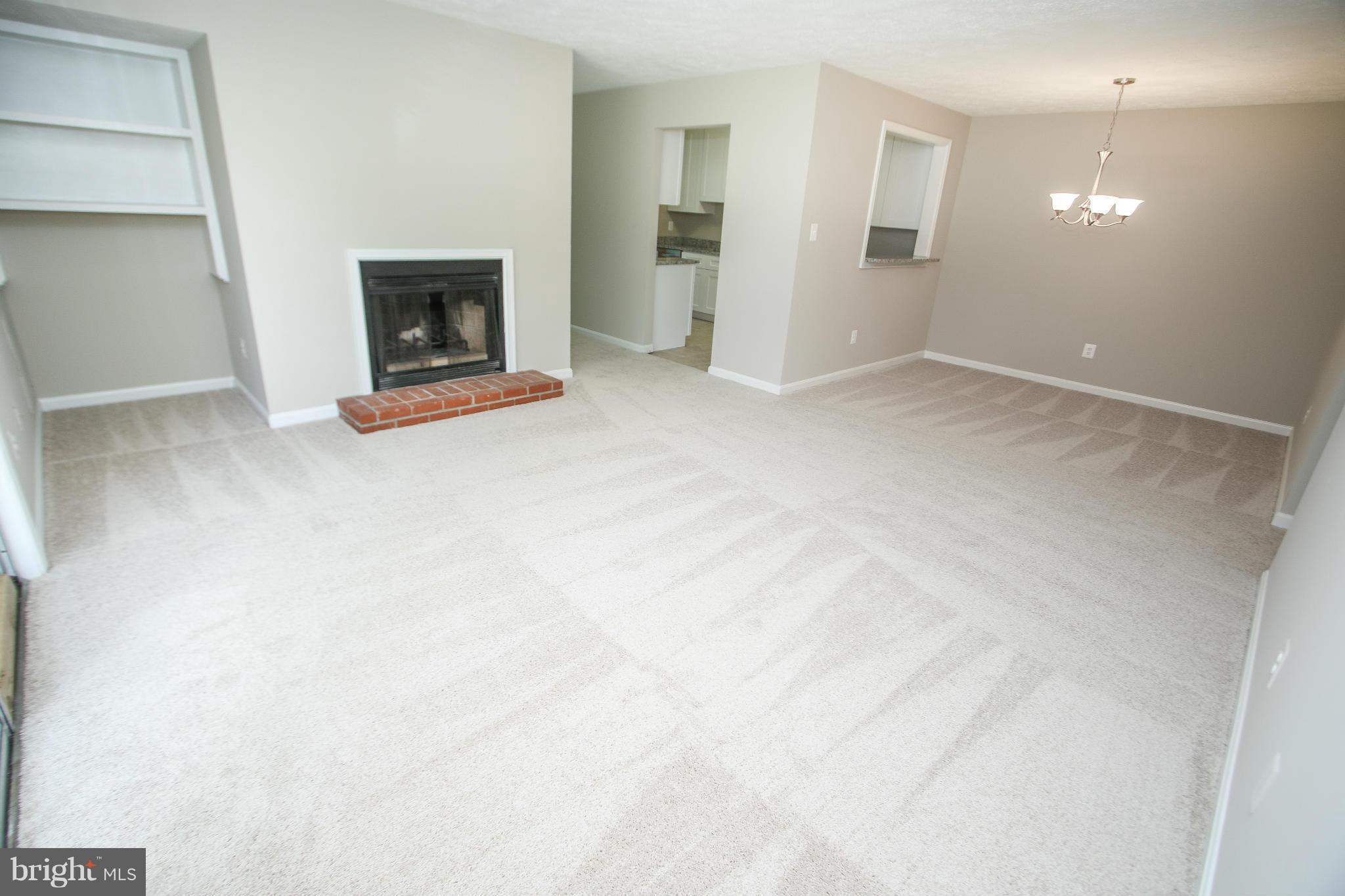 9999 Oakton Terrace Road, Unit 9999 Oakton, VA 22124 - Photo 10 of 30 Living Room