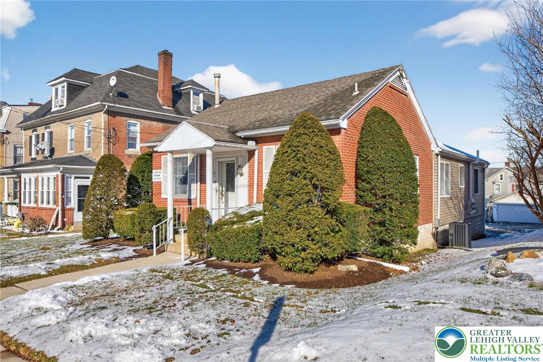 41 North 3rd Street Coplay, PA 18037 - Photo 4 of 36