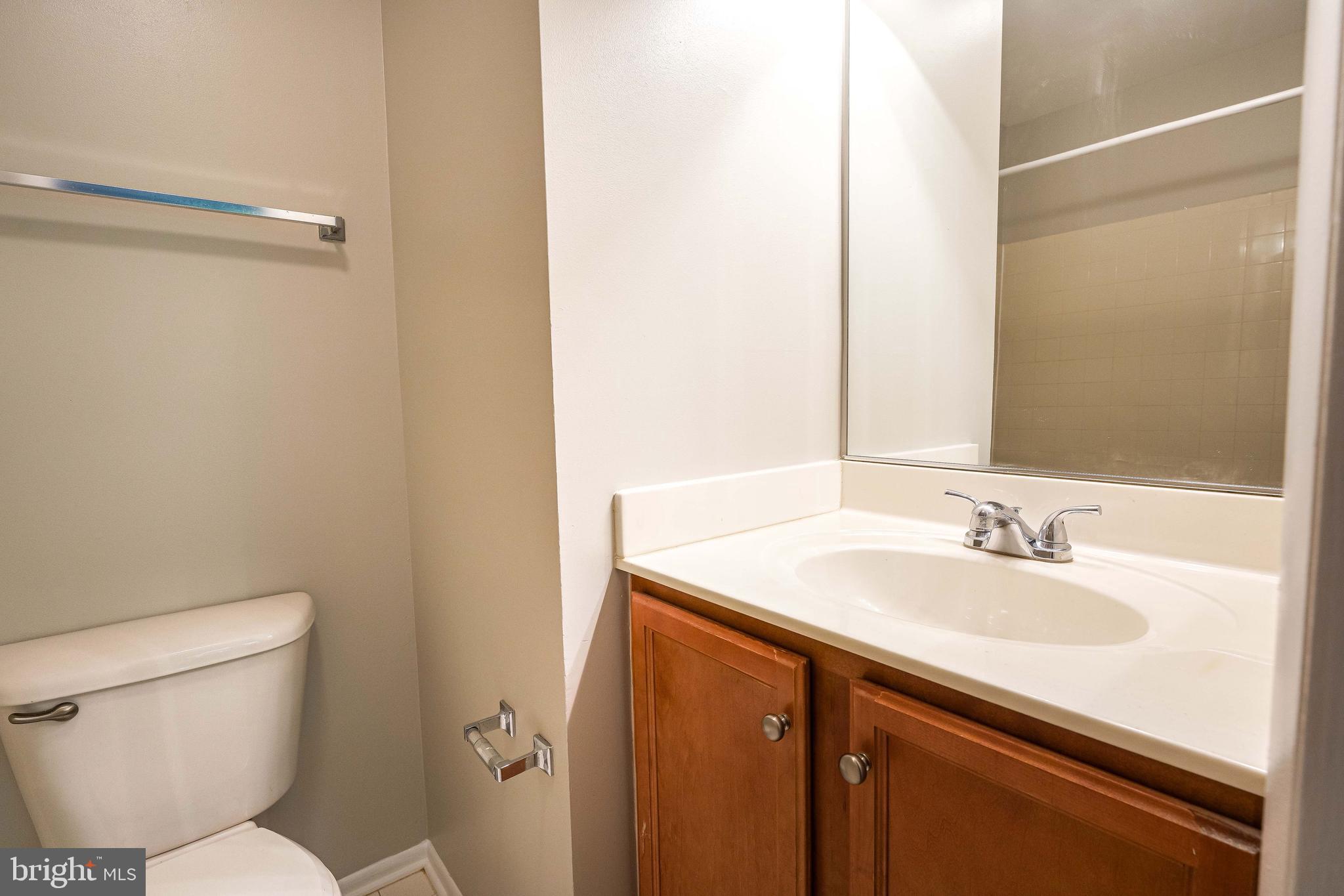 1793 Jonathan Way, Unit C Reston, VA 20190 - Photo 12 of 33 Master bath