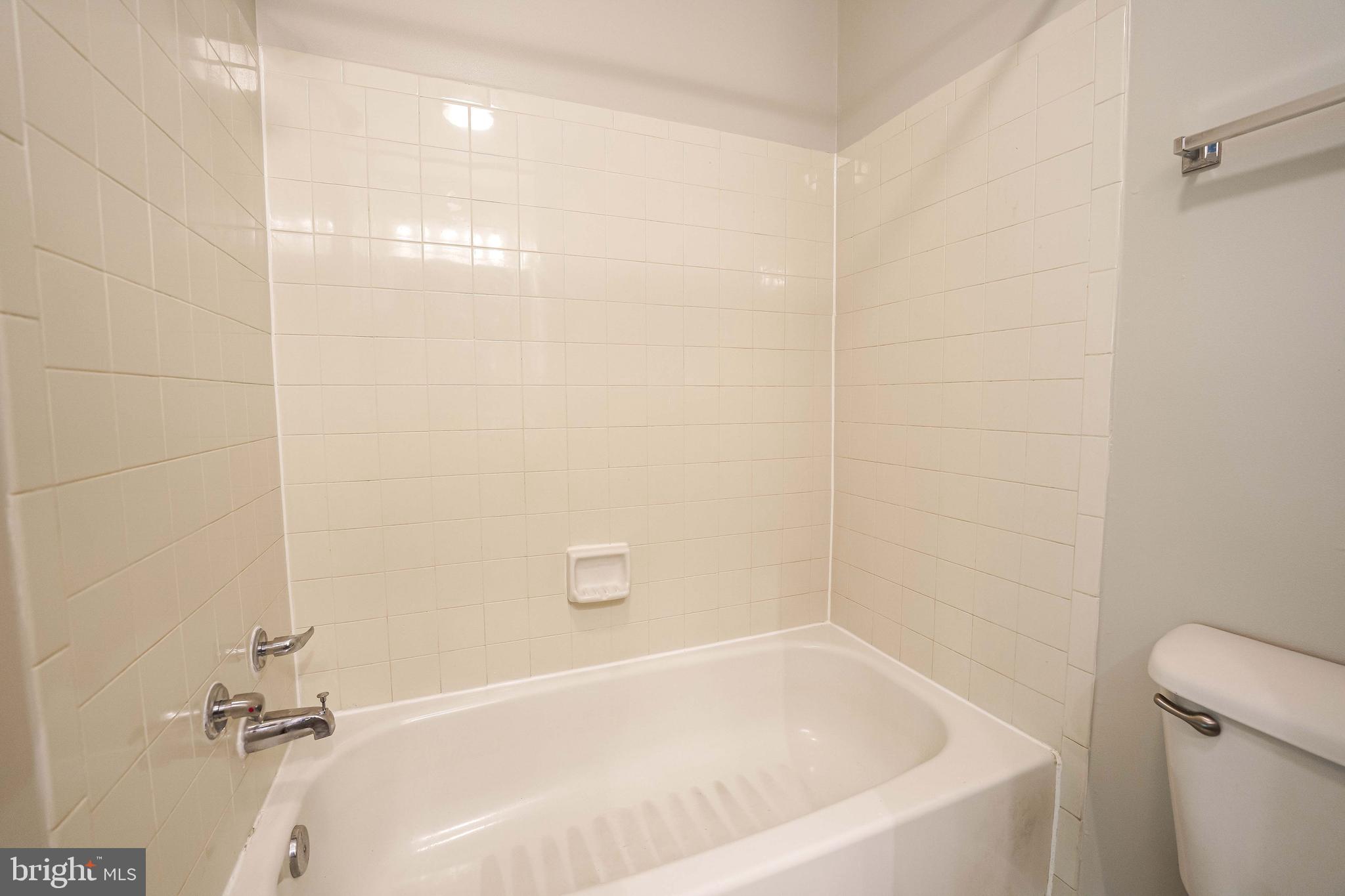 1793 Jonathan Way, Unit C Reston, VA 20190 - Photo 13 of 33 Master bath