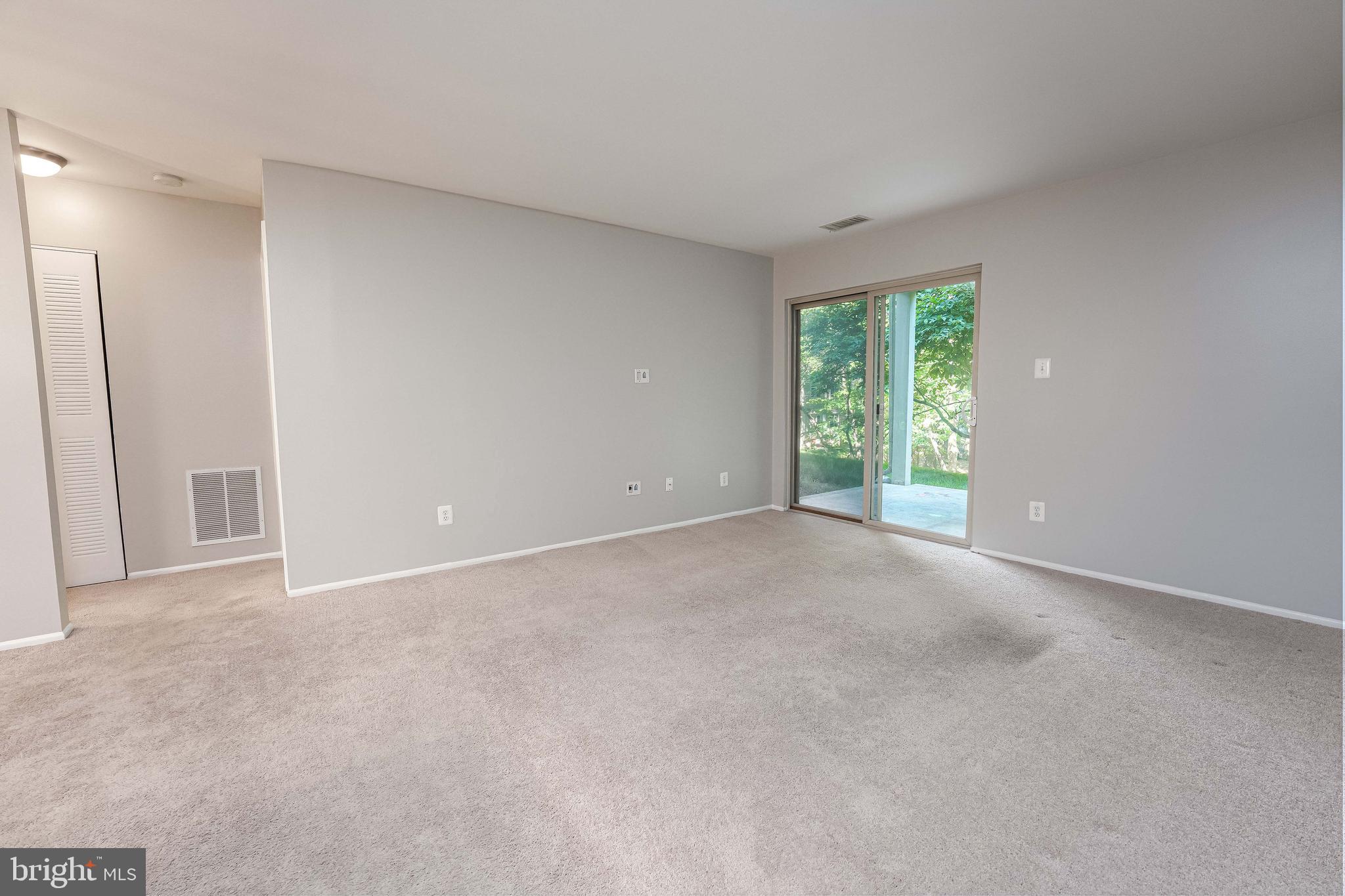 1793 Jonathan Way, Unit C Reston, VA 20190 - Photo 5 of 33 Living room