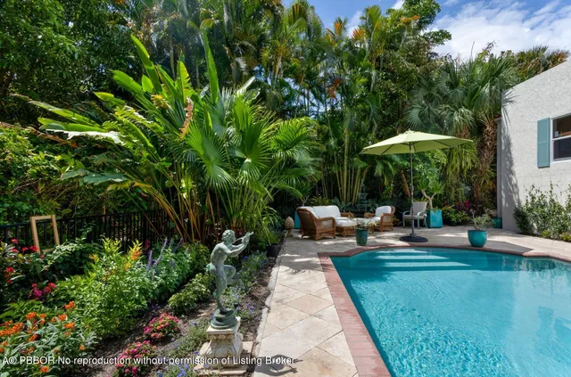 a view of a backyard with sitting area and furniture