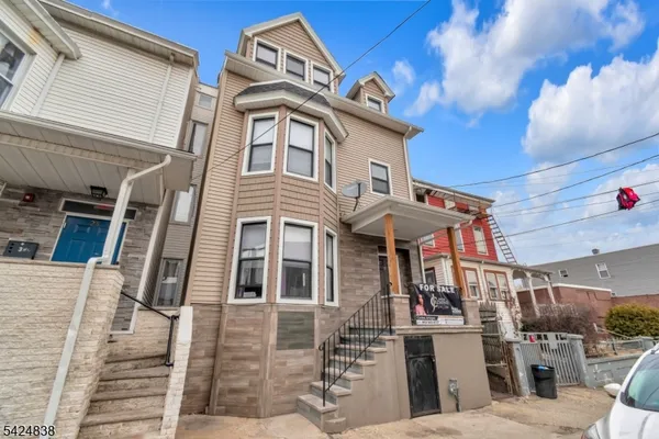 $2,500 | 25 Oak Street, Unit 2, Paterson, NJ 07501
