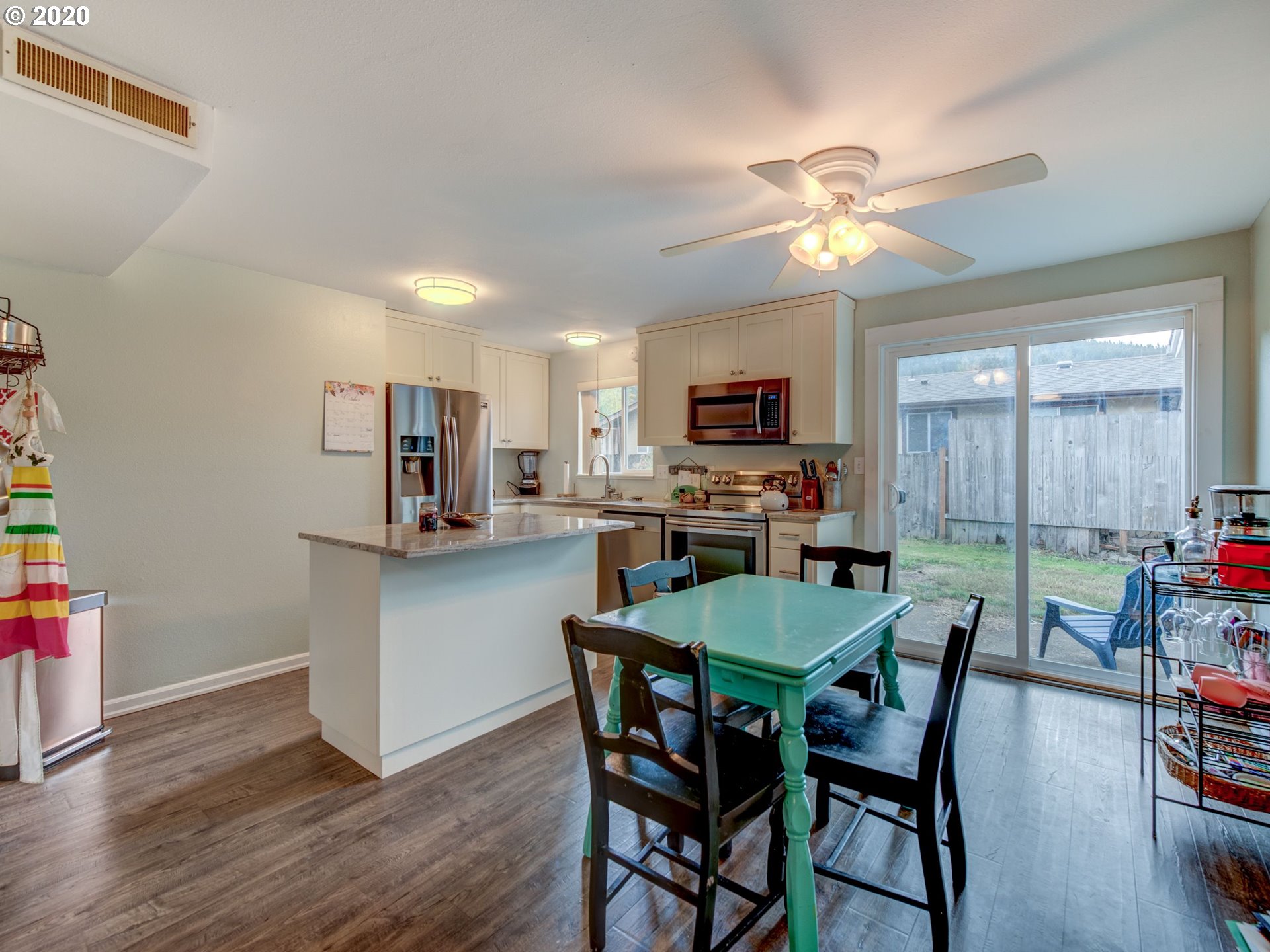 241 71st Place Springfield, OR 97478 - Photo 13 of 30