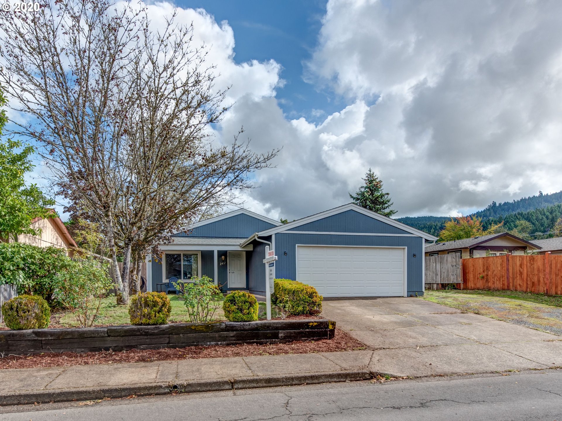 241 71st Place Springfield, OR 97478 - Photo 4 of 30