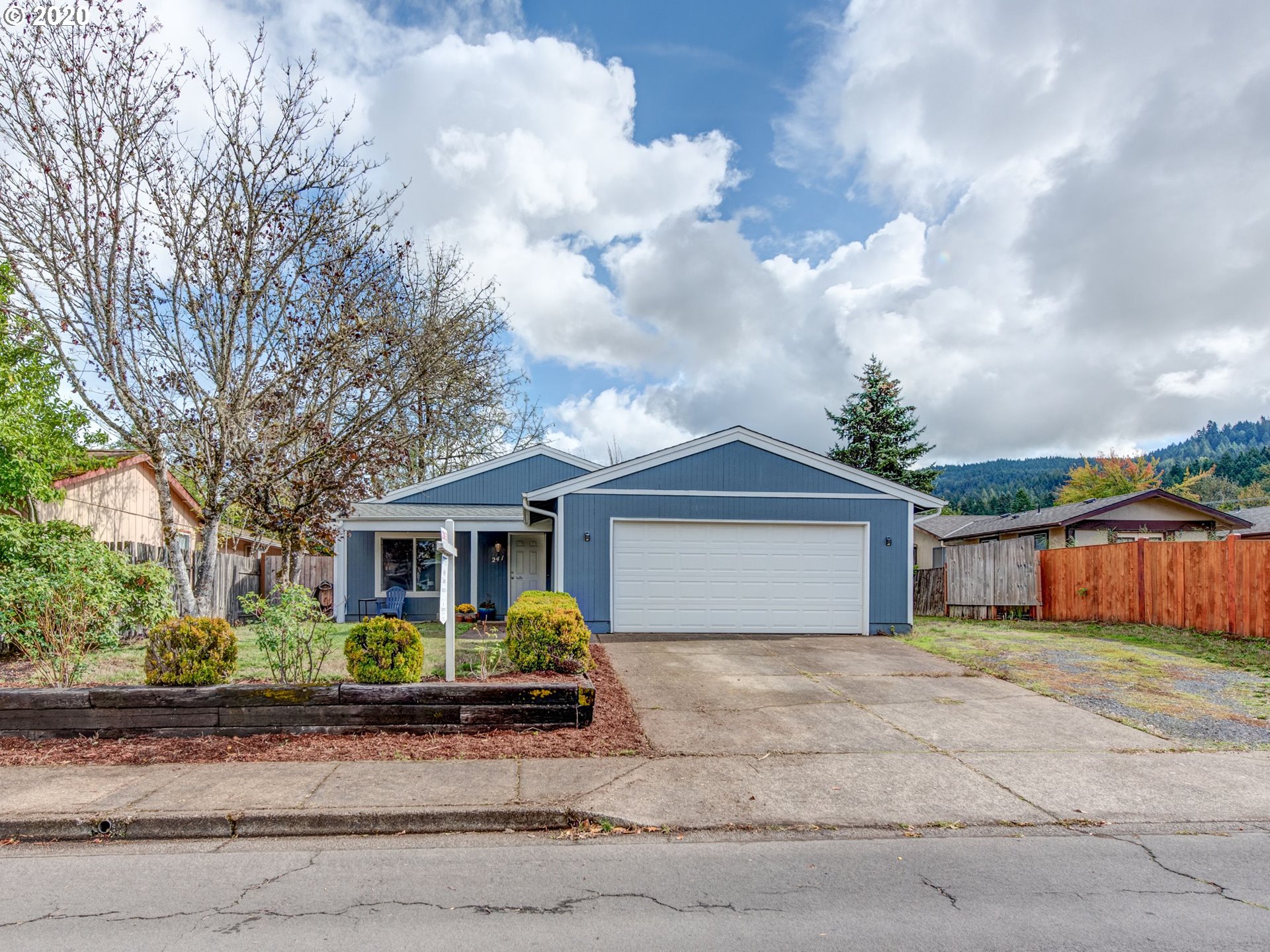 241 71st Place Springfield, OR 97478 - Photo 5 of 30