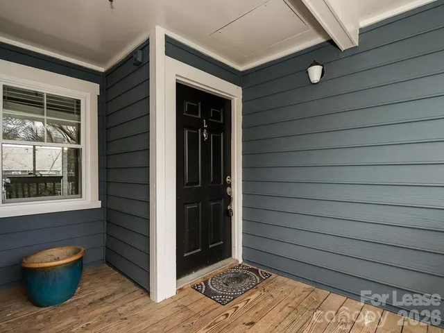 a view of an entrance of the house