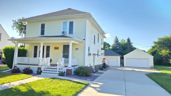 $339,900 | 1401 Oakland Avenue, Janesville, WI 53545