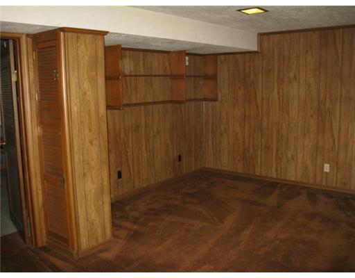 657 Deer Watch Road Bridgeville, PA 15017 - Photo 9 of 18 Family Room.
