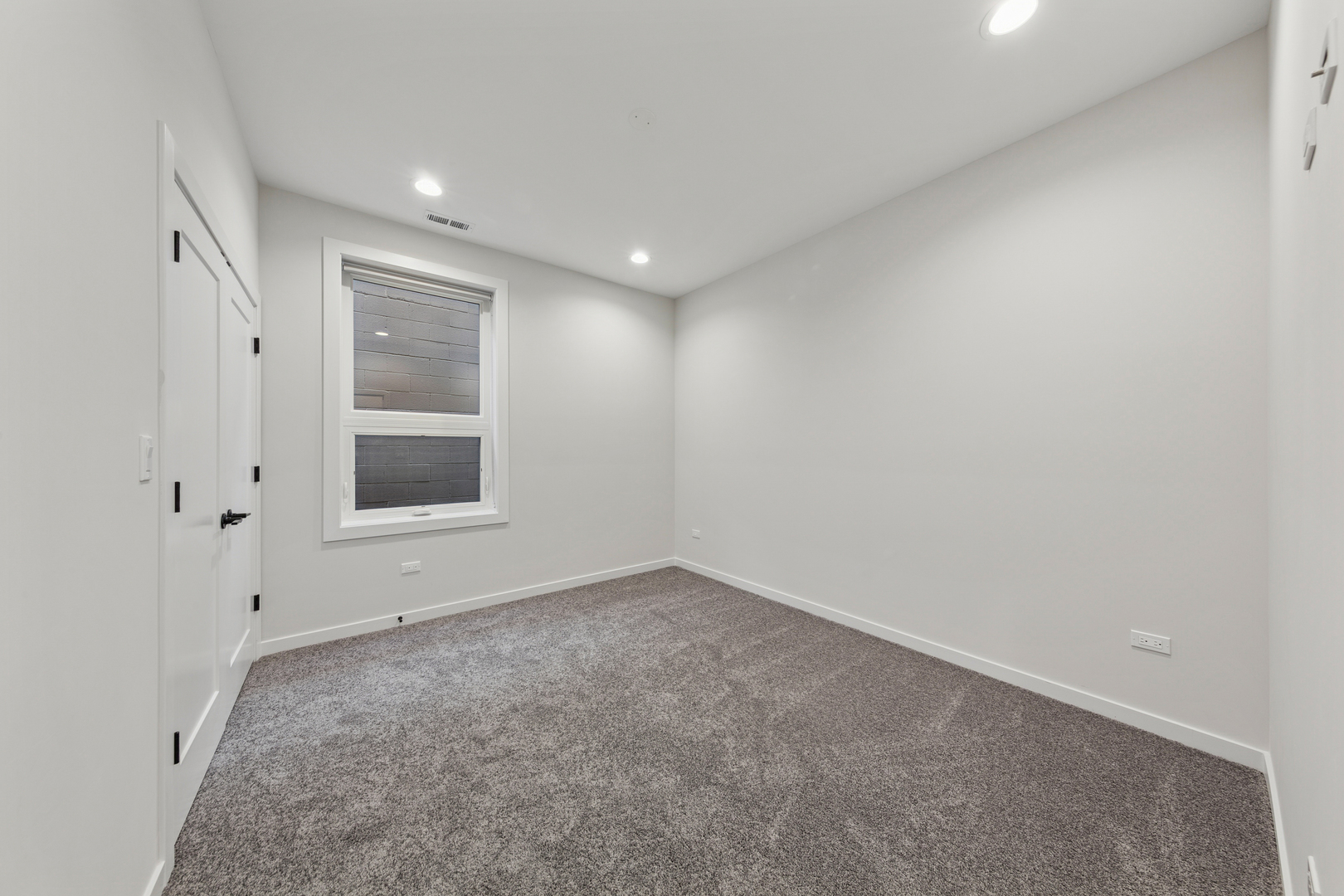 4904 South St Lawrence Avenue, Unit 2 Chicago, IL 60615 - Photo 11 of 19 a view of an empty room