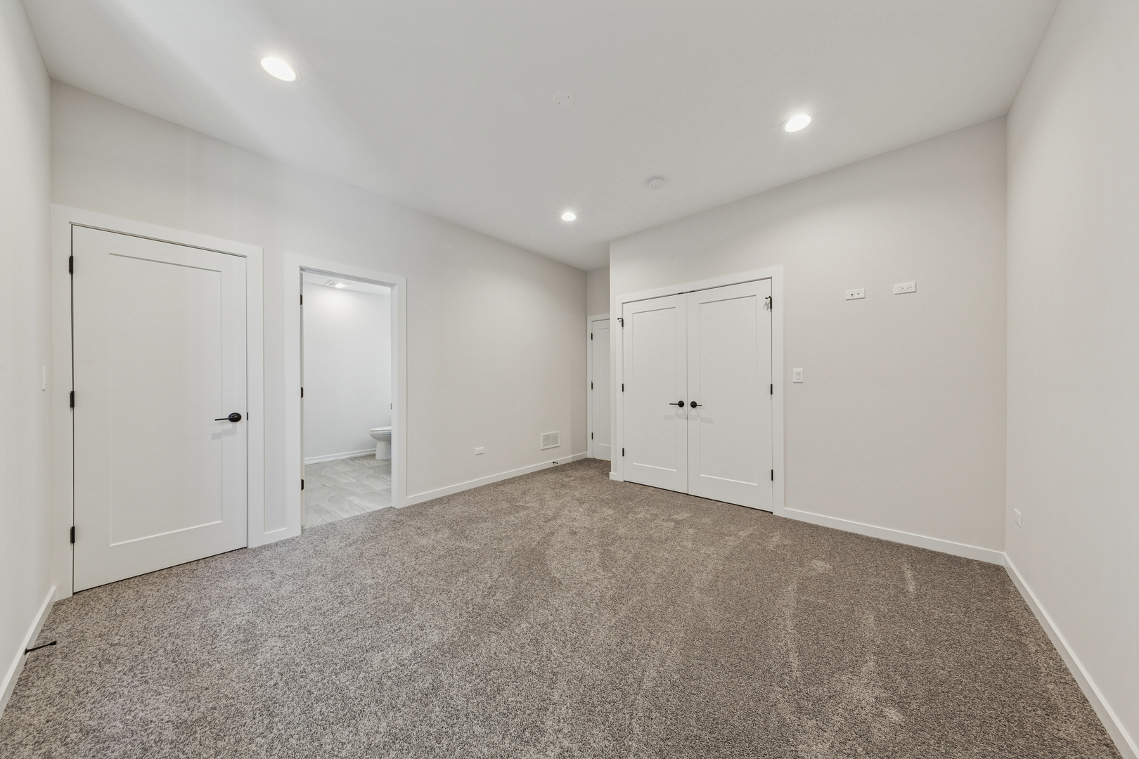 4904 South St Lawrence Avenue, Unit 2 Chicago, IL 60615 - Photo 15 of 19 a view of an empty room