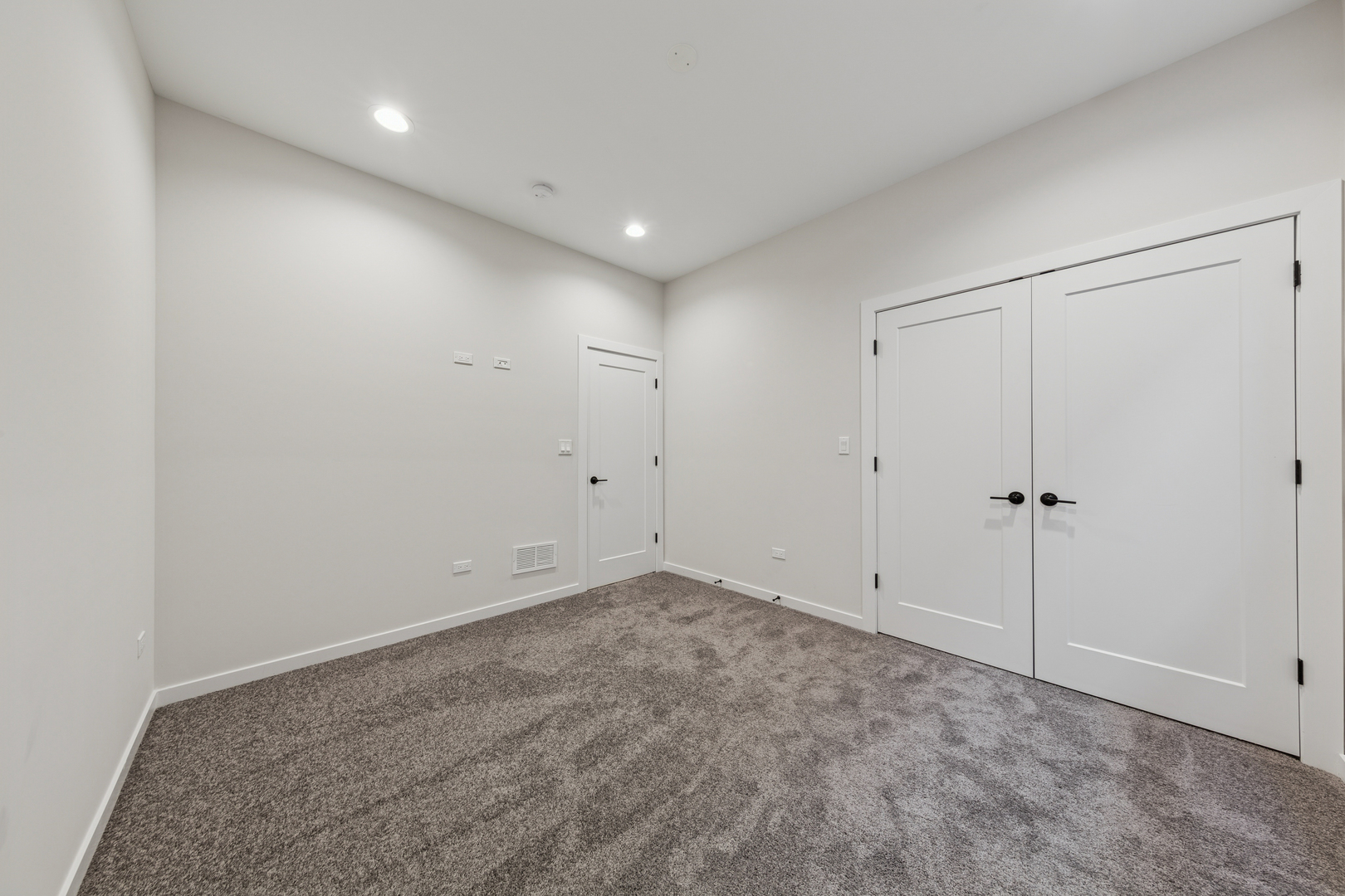 4904 South St Lawrence Avenue, Unit 2 Chicago, IL 60615 - Photo 19 of 19 a view of an empty room