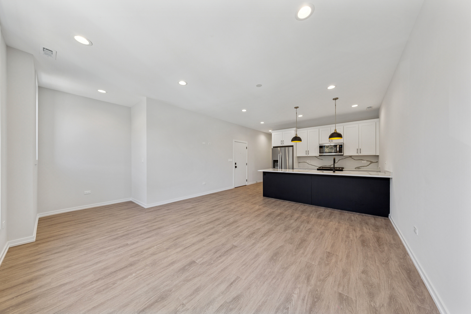 4904 South St Lawrence Avenue, Unit 2 Chicago, IL 60615 - Photo 7 of 19 a view of kitchen and center island in the center