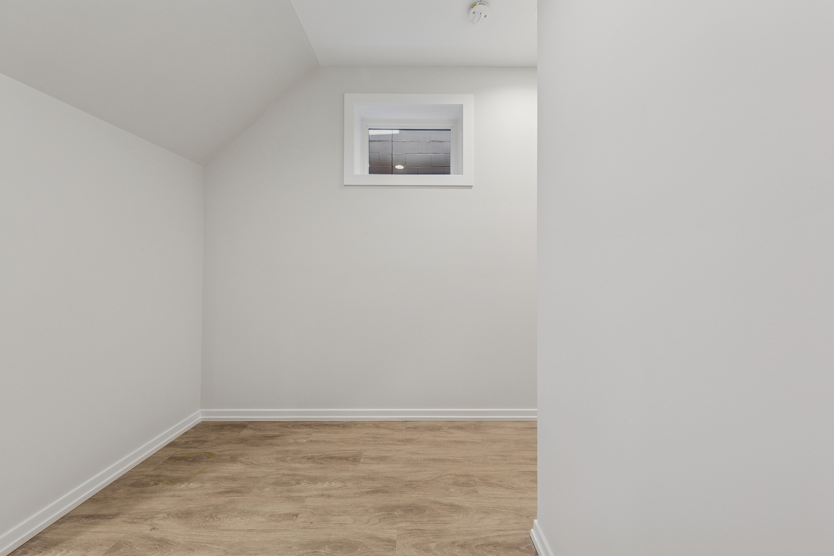 4904 South St Lawrence Avenue, Unit 2 Chicago, IL 60615 - Photo 9 of 19 a view of an empty room