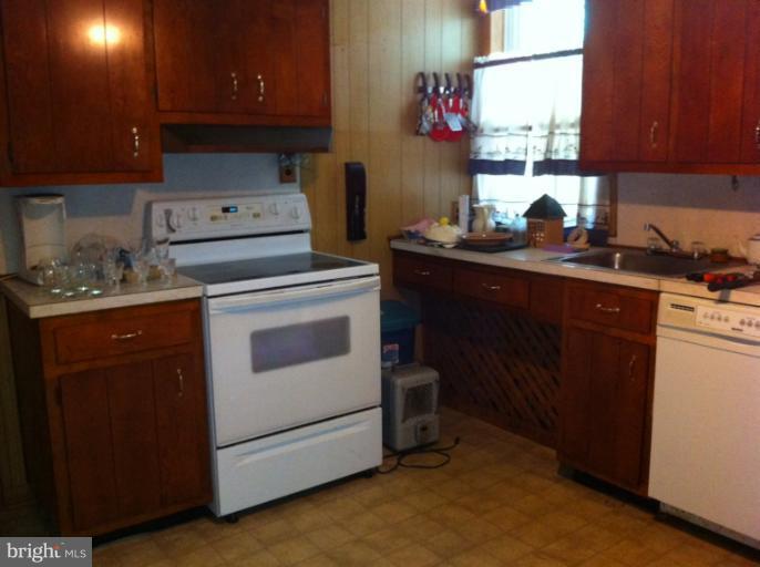 723 Old North Point Road Baltimore, MD 21224 - Photo 3 of 10 Kitchen