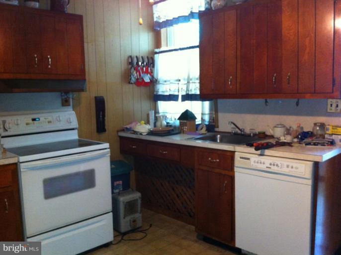 723 Old North Point Road Baltimore, MD 21224 - Photo 6 of 10 Kitchen