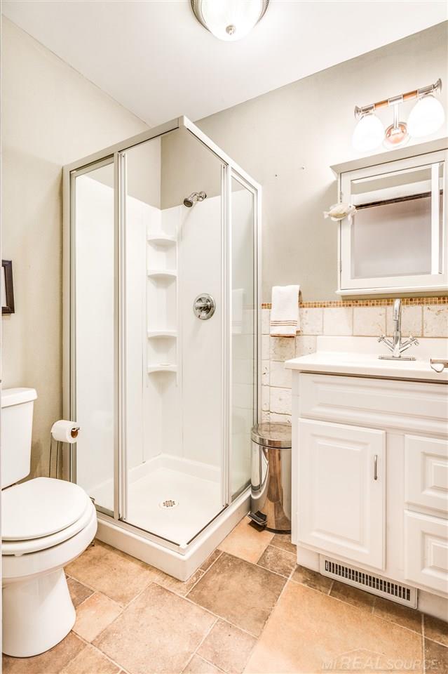 5376 North Lakeshore Road Deckerville, MI 48427 - Photo 34 of 65 2nd Bath