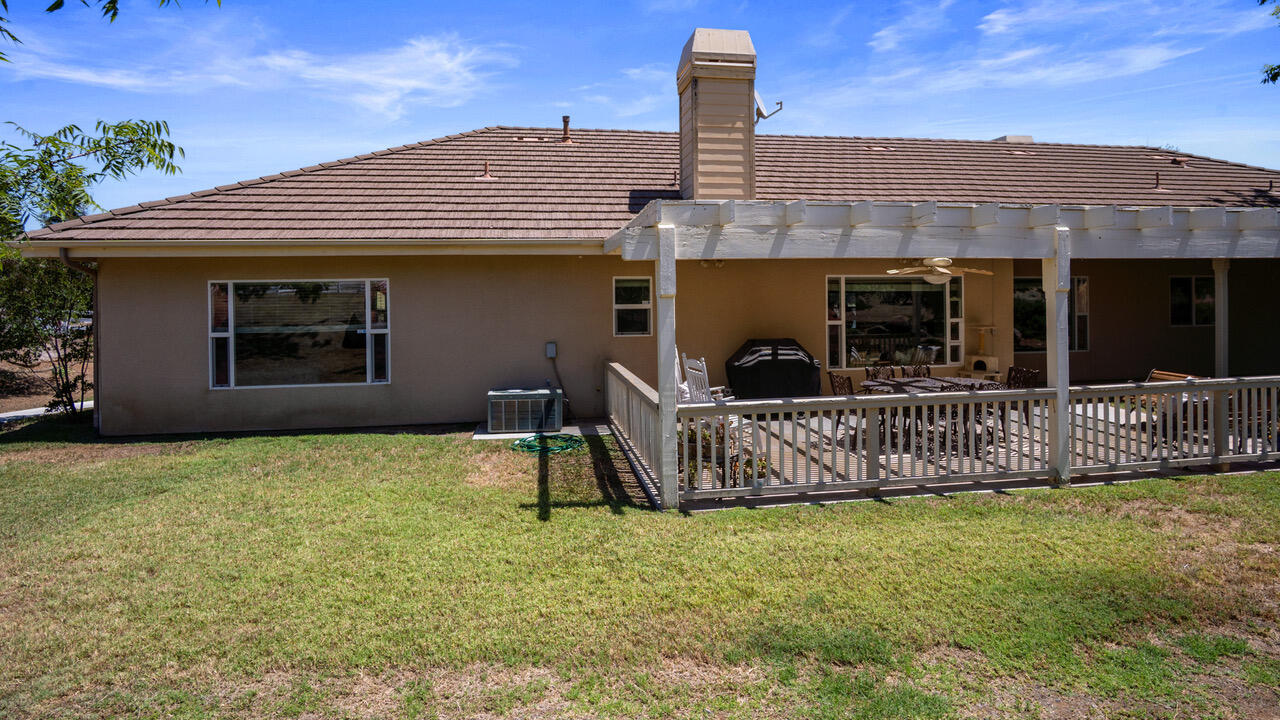 16657 Thomas Drive Springville, CA 93265 - Photo 32 of 37 a front view of a house with garden