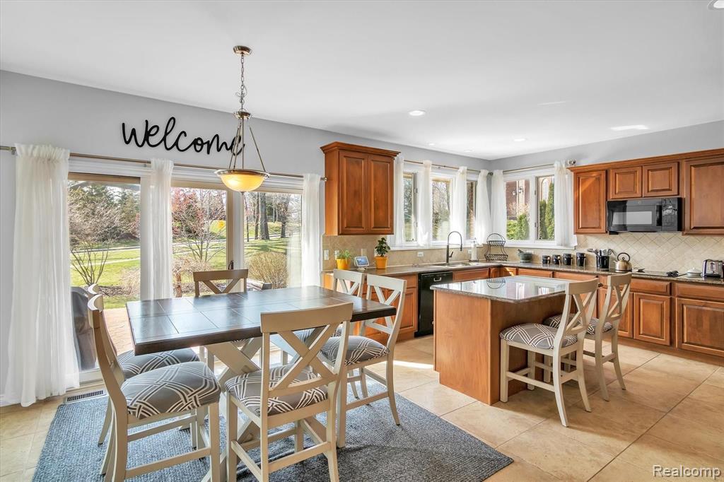1181 Krista Court Rochester, MI 48307 - Photo 18 of 57