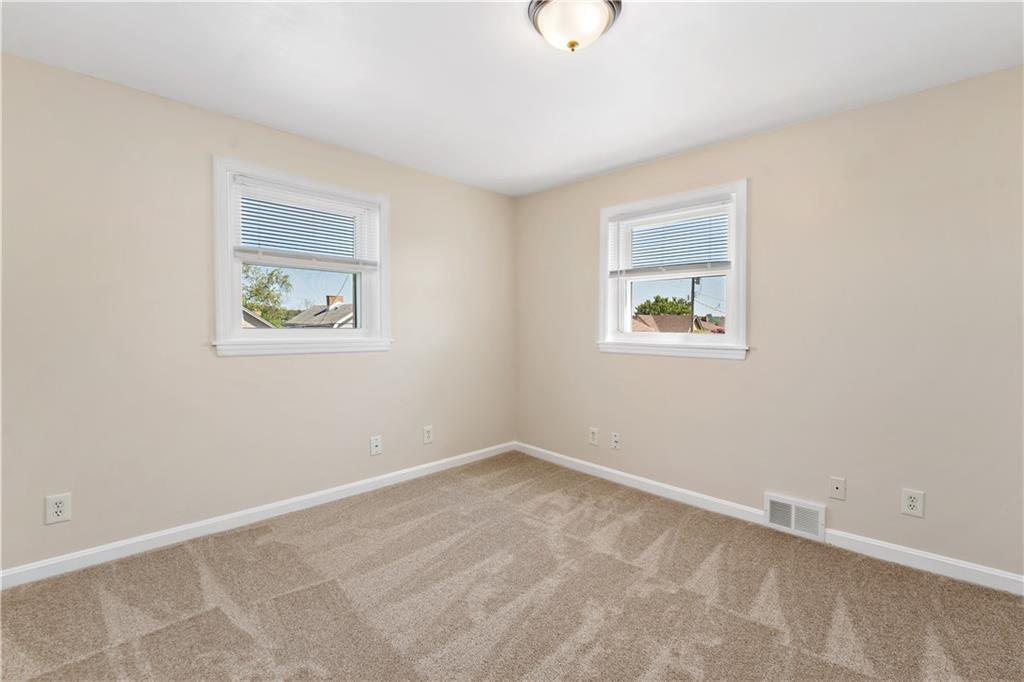 357 Gregg Street Carnegie, PA 15106 - Photo 20 of 34 an empty room with a window