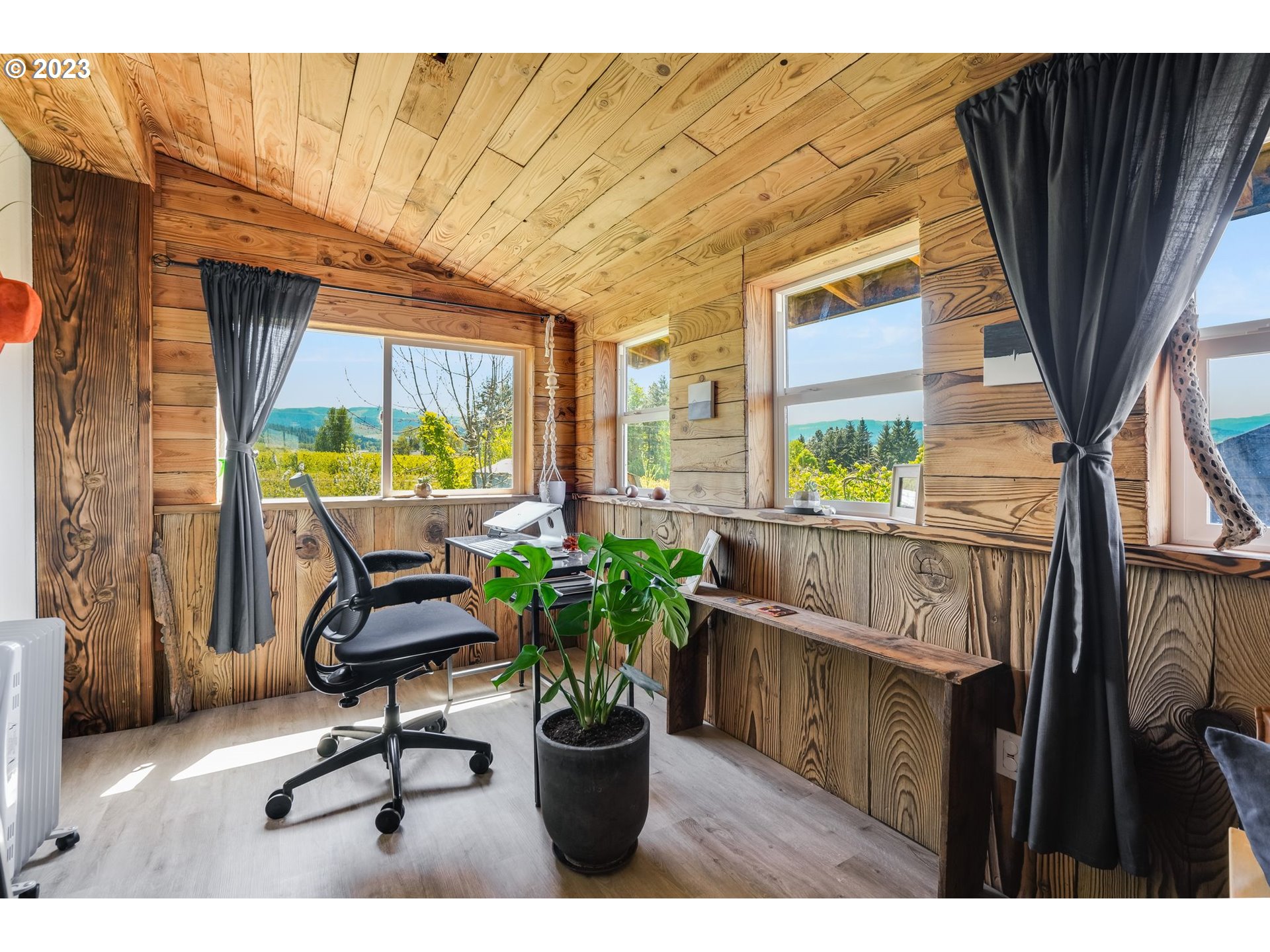 2766 Eastside Road Hood River, OR 97031 - Photo 16 of 30 a balcony with table and chairs