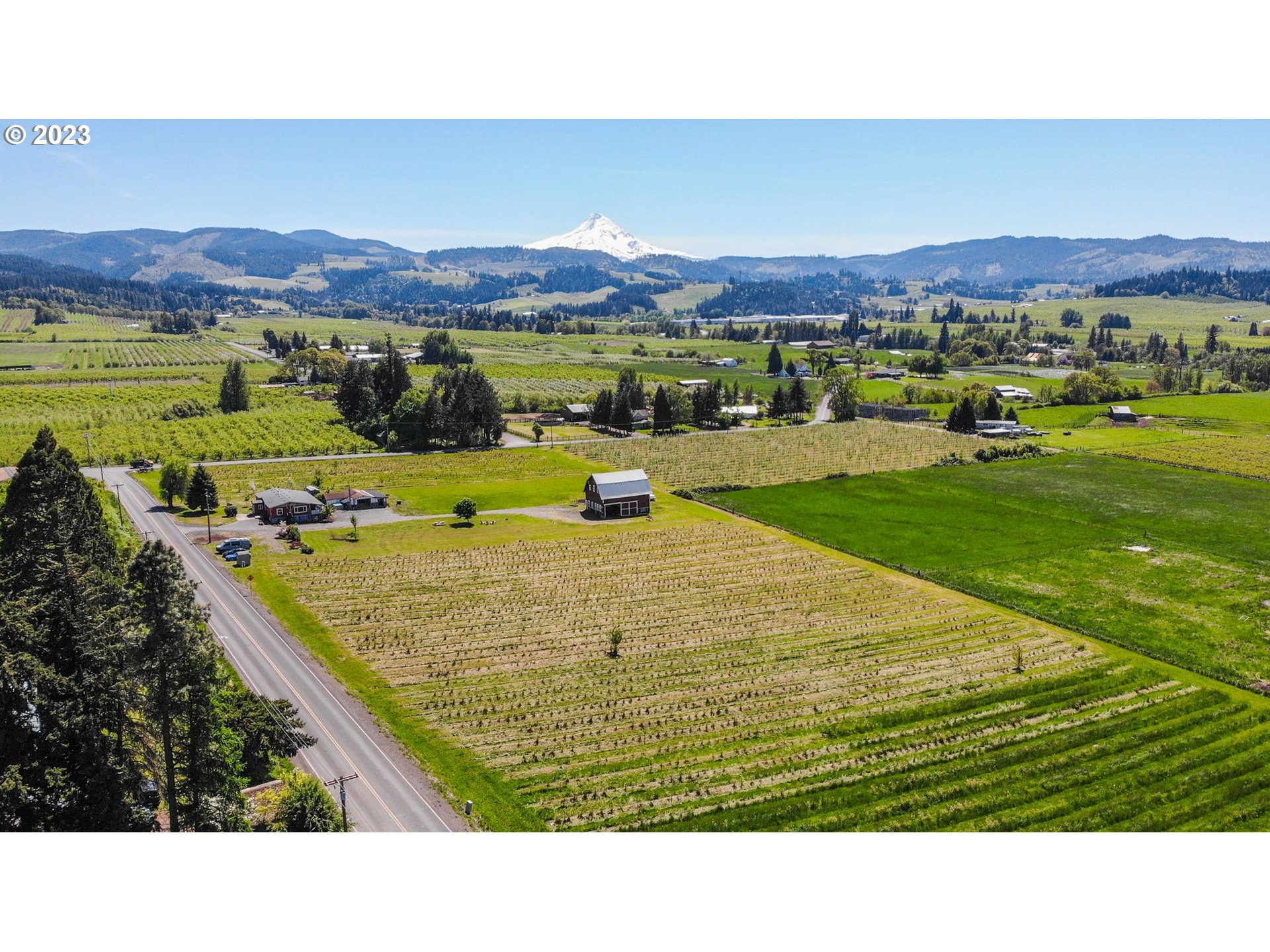 2766 Eastside Road Hood River, OR 97031 - Photo 28 of 30 a view of an swimming pool and an mountain view