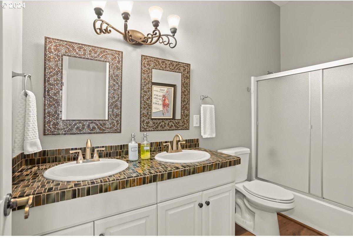 706 Northwest 189th Street Ridgefield, WA 98642 - Photo 15 of 43 Bathroom