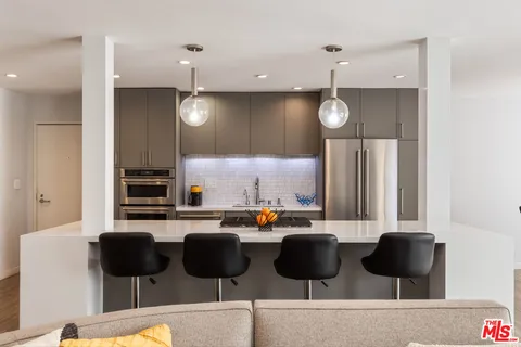 $1,025,000 | 1535 South Bentley Avenue, Unit 301, Los Angeles, CA 90025