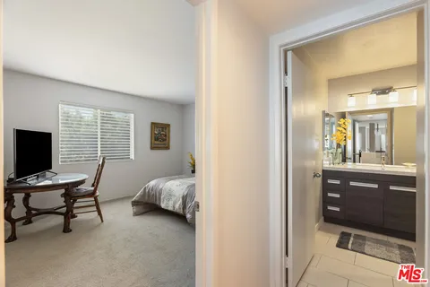 $1,025,000 | 1535 South Bentley Avenue, Unit 301, Los Angeles, CA 90025