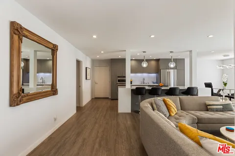 $1,025,000 | 1535 South Bentley Avenue, Unit 301, Los Angeles, CA 90025