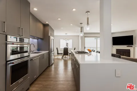 $1,025,000 | 1535 South Bentley Avenue, Unit 301, Los Angeles, CA 90025