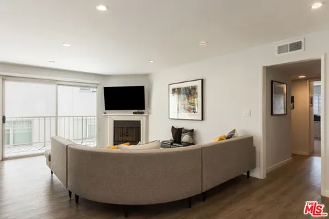 $1,025,000 | 1535 South Bentley Avenue, Unit 301, Los Angeles, CA 90025