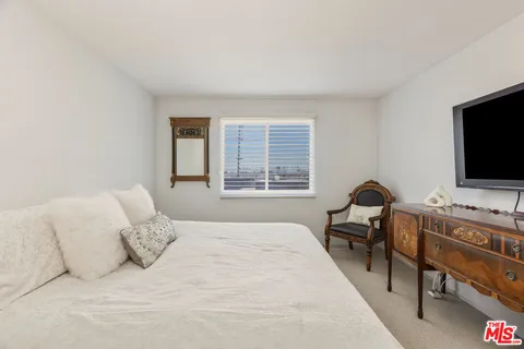 $1,025,000 | 1535 South Bentley Avenue, Unit 301, Los Angeles, CA 90025