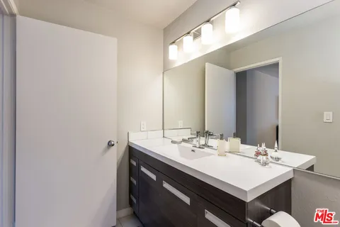 $1,025,000 | 1535 South Bentley Avenue, Unit 301, Los Angeles, CA 90025