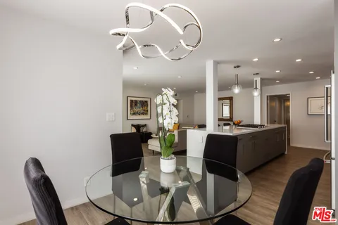 $1,025,000 | 1535 South Bentley Avenue, Unit 301, Los Angeles, CA 90025