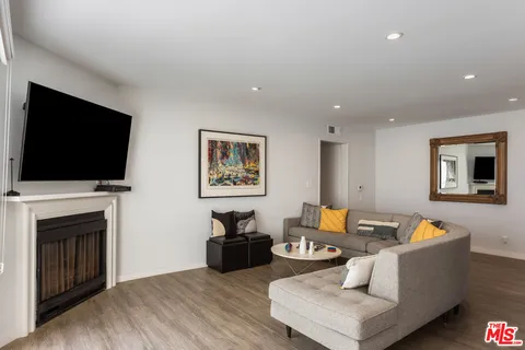 $1,025,000 | 1535 South Bentley Avenue, Unit 301, Los Angeles, CA 90025