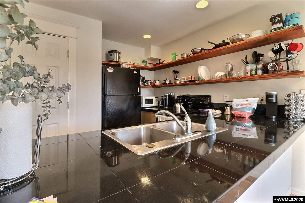 4220 South Slavin ( Road Portland, OR 97239 - Photo 10 of 25