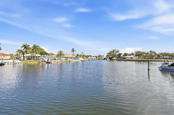 $399,000 | 6537 Cape Hatteras Way Northeast, Unit 4, St. Petersburg, FL 33702