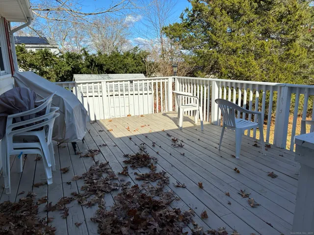 $379,900 | 21 Ridge Drive, Montville, CT 06382